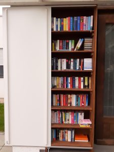 Read more about the article Offenes Bücherregal in Ostheim – neu und gut sortiert!